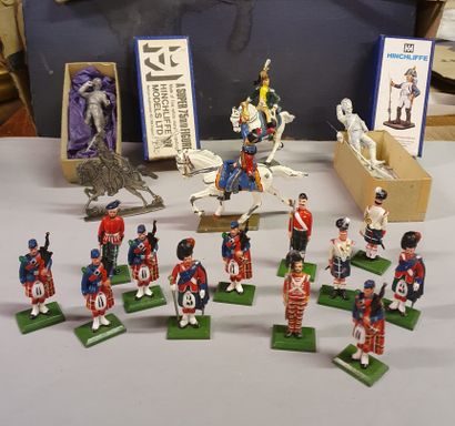 null Divers : soldats écossais William Grants & Sons ; cavaliers ; deux figurines...