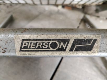PIERSON PIERSON


PAIRE DE FAUTEUIL à structure en métal chromé et garniture en simili...