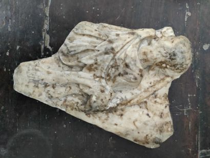 Elément décoratif en marbre sculpté figurant Hercule