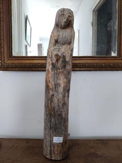 Statue de femme aux mains jointes en bois sculpté Statue de femme aux mains jointes...