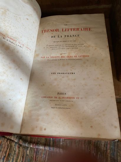 Lot comprenant "Alfred de Musset 6 vol , Don quichotte, Byron, Molière et divers...