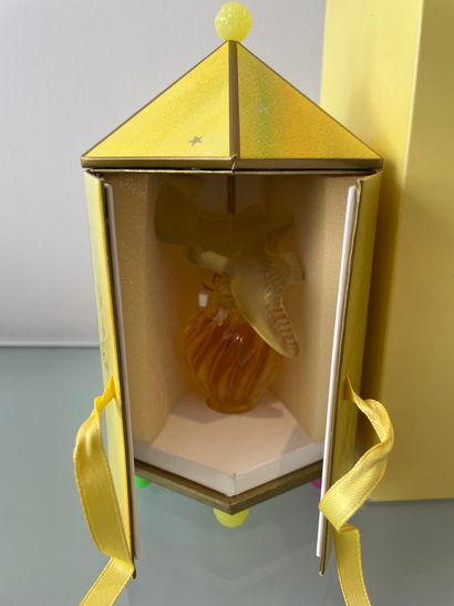 null NINA RICCI "The air of time



Box model cage containing a crystal bottle, twisted...