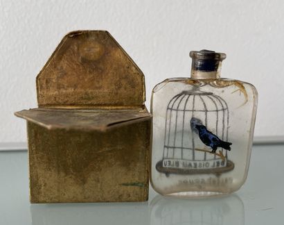 null 
CALLOT SŒURS " Beautiful blue bird ".









Rare glass bottle, decorated...