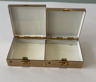 null LANVIN



Very rare pill box with 2 compartments, rectangular shape, lacquered



black...