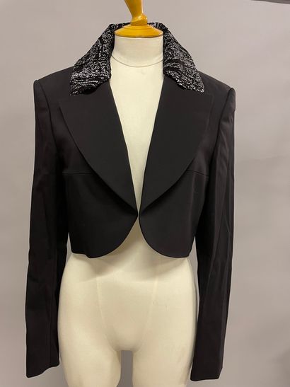 null Karl LAGERFELD - Limited Edition



Polyester BOLERO with black and white sequin...