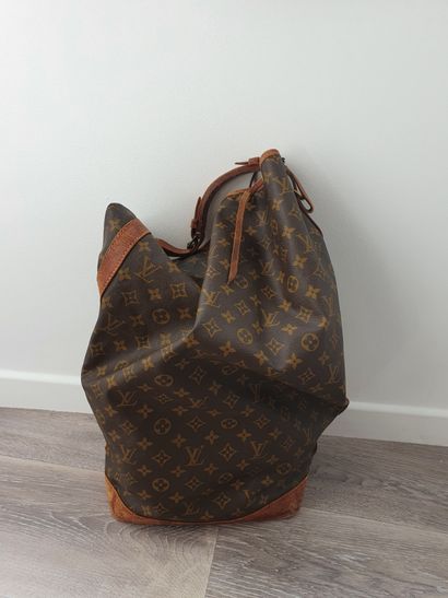null 
Louis VUITTON
Marin bag in monogram canvas and leather; sewn handle 

Height...