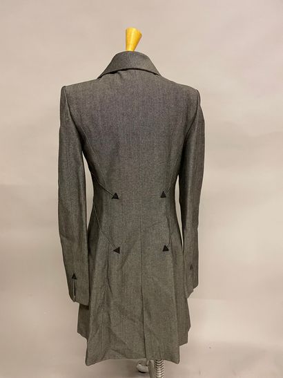 null LAGERFELD GALLERY



LONG JACKET in grey wool and cotton twill with false pockets...