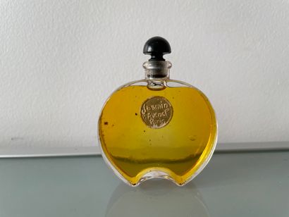 null AVENEL "Jasmine



Glass bottle of round shape. Black stopper of curved form.



Gold...
