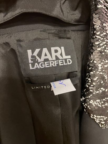 null Karl LAGERFELD - Limited Edition



BOLERO en polyester, col à sequins noirs...