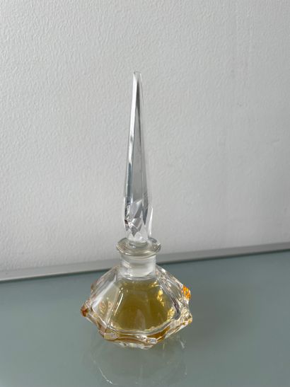 null NOT IDENTIFIED



Bohemian crystal bottle of form inkwell, PDO 1/3 ? Important...