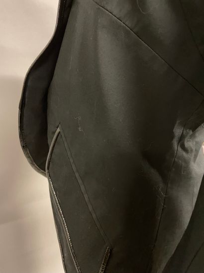 null Karl LAGERFELD



Black cotton and vinyl jacket, Summer 2009



T 38/40