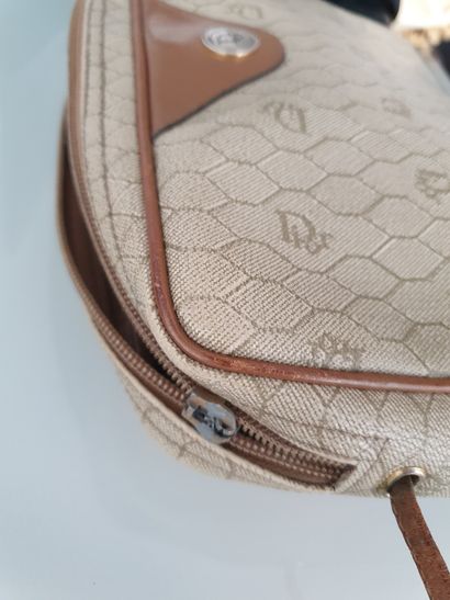null CHRISTIAN DIOR made in France, circa 1980



Beige monogrammed coated canvas...