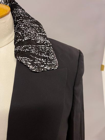 null Karl LAGERFELD - Limited Edition



Polyester BOLERO with black and white sequin...