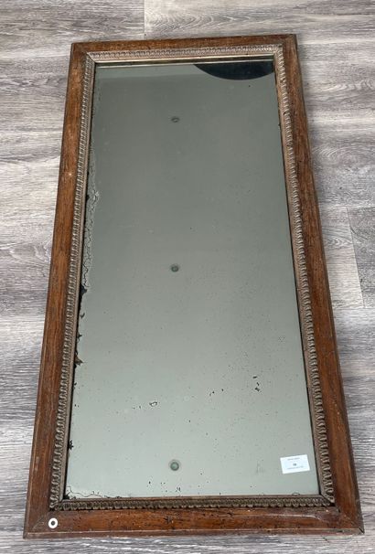 MIROIR en bois à frise de feuille d'eau Wooden mirror with water leaf frieze

46...