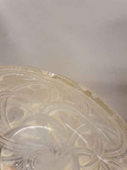 LALIQUE FRANCE LALIQUE FRANCE

Salad bowl in pressed molded crystal decorated with...