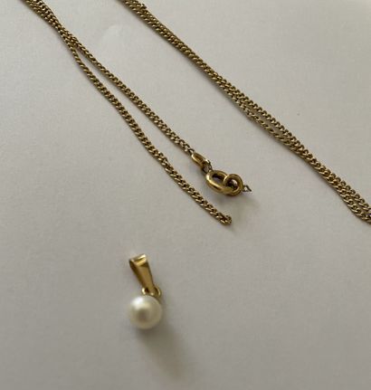 PENDENTIF en or jaune 
PENDANT in yellow gold 18K (750 thousandth) and white cultured...