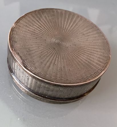 BOITE RONDE en argent ROUND BOX in silver (925 thousandths) in silver guilloche