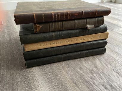 VOLUMES DE LIVRES Various volumes of books