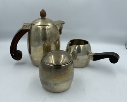 Service trois pièces ARGENT Three-piece silver tea and coffee set with wooden handles...