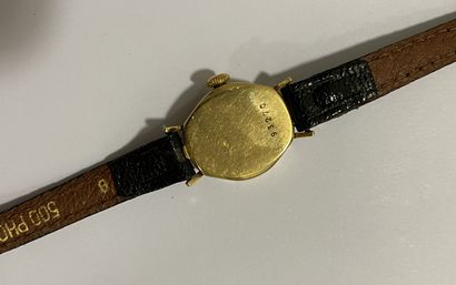 null ZENITH
MONTRE DE DAME à boitier en or jaune 18K (750 millièmes), numéroté 93270,...