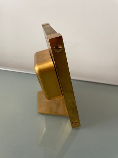 LANCEL Réveil en métal LANCEL

Brushed metal alarm clock, quartz movement. Swiss...