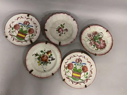 CINQ ASSIETTES FIVE earthenware plates with polychrome floral decoration and pink...