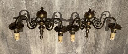 PAIRE D'APPLIQUES Pair of metal wall lights with two arms of lights 

Dutch style

H:...