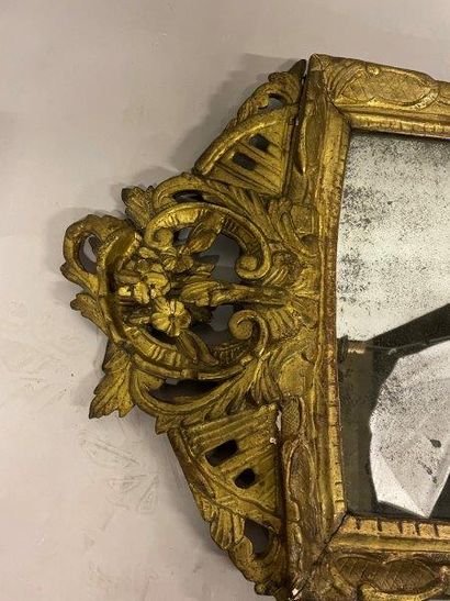 MIROIR 
MIRROR in natural wood, molded and carved, topped by a pediment with flowers
Partly...