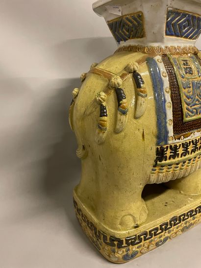 null ELEPHANT in polychrome enamelled ceramics forming a saddle
20th century.
H:...