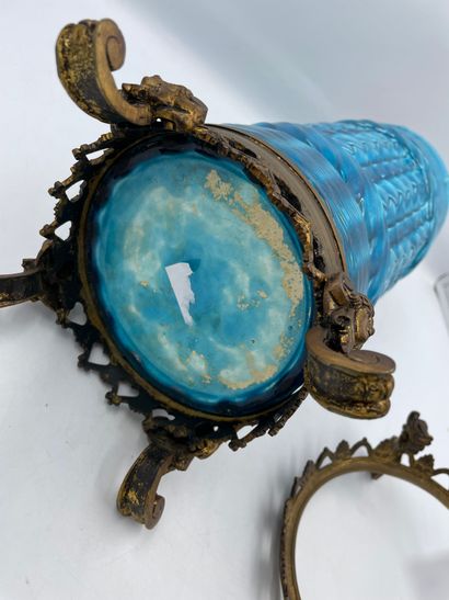 Vase cylindrique en céramique émaillée bleu VASE CYLINDRIQUE en céramique émaillée...