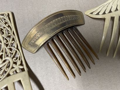 null TWO PLASTIC HAIR COMBS imitating ivory with openwork gold in the Art Nouveau...