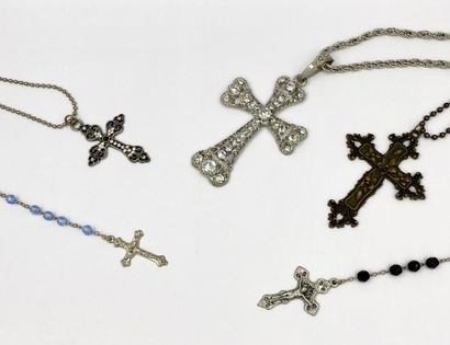 BIJOUX FANTAISIE Lot of two rosaries and three fancy crosses
