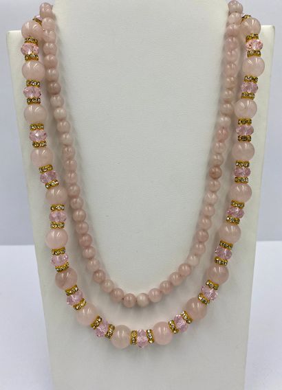 COLLIERS FANTAISIE Deux colliers fantaisie avec perles roses et perles quartz ro...