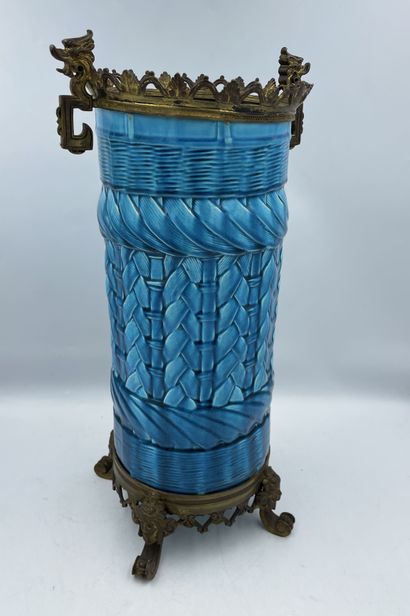 Vase cylindrique en céramique émaillée bleu CYLINDRICAL VASE in blue glazed ceramic...