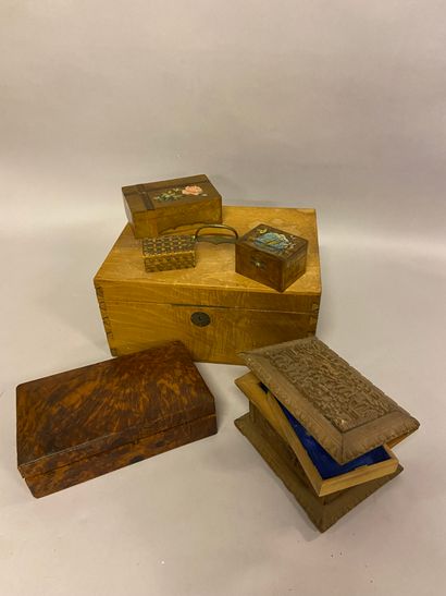 BOITES 
Lot of wooden boxes, burr wood veneer and various

In the state
