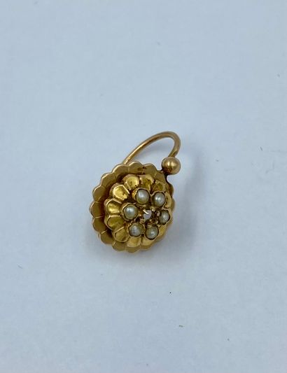 PENDENTIF en or jaune Pendant in yellow gold 18K (750 thousandths) with engraved...