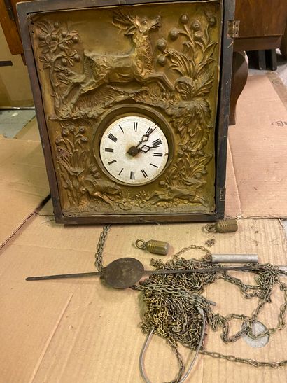 CARTEL Cartel plate with deer and white enamel cicurlaire dial; with chain and weight

In...