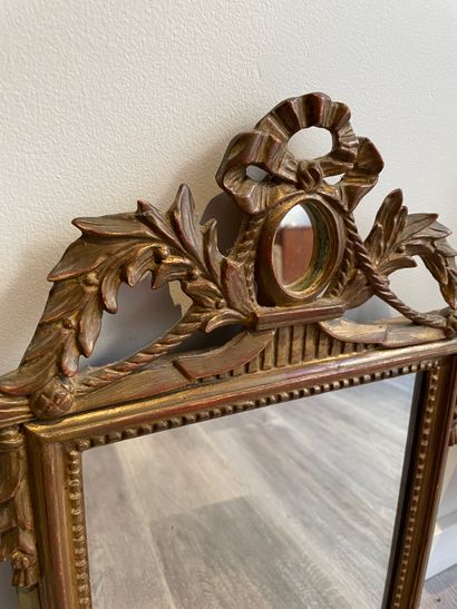 MIROIR MIRROR in green lacquered wood and gilded molded and carved frieze of pearls...