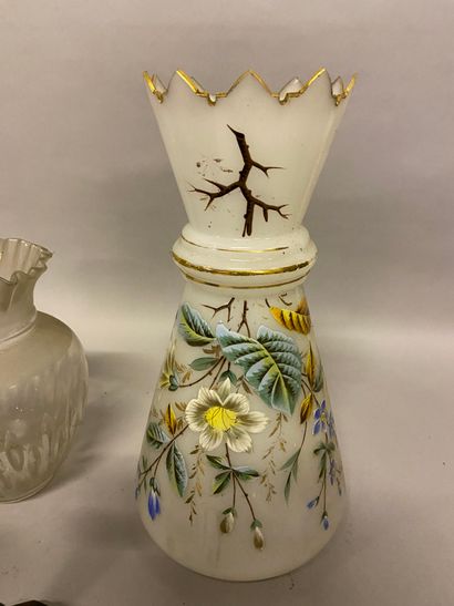 VASES ET Lot of vases and various of which a vase with cloisonné decoration; large...