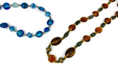 BIJOUX FANTAISIE Deux colliers en perles de verre de Murano