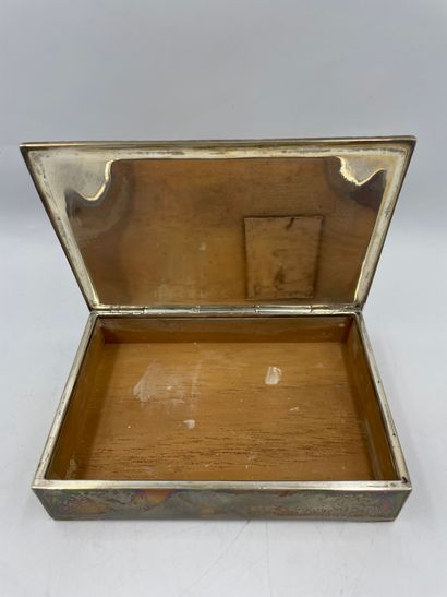 Boite à cigares en argent et intérieur bois travail étranger 
Silver cigar box (925...
