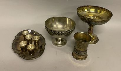 LOT LOt in silver plated metal including : 

- TIMBALE engraved " YCD Brehat - Dinnard...