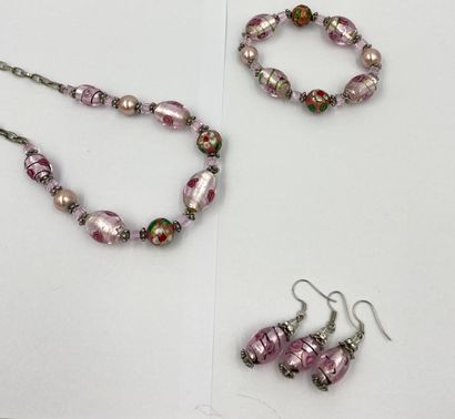 BIJOUX FANTAISIE Lot de bijoux fantaisie : collier, bracelet et 3 boucles d'oreille...