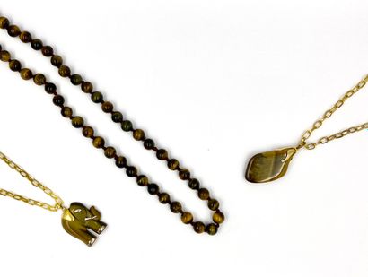 BIJOUX FANTAISIE Lot de bijoux fantaisie : collier perles oeil de tigre et deux colliers...