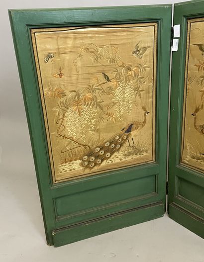 PARAVENT TWO LEAF SCREEN with embroidered decoration on silk of peacock, butterflies...