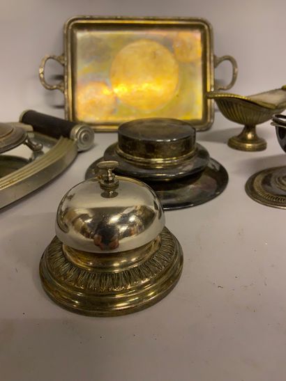 LOT METAL ET ARGENT Strong lot of silver and silver plated metal: two trays; table...
