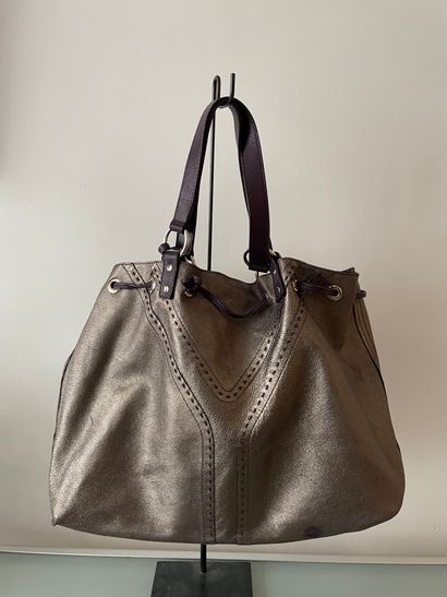 YVES SAINT LAURENT YVES SAINT LAURENT

Reversible bag in soft purple leather on one...
