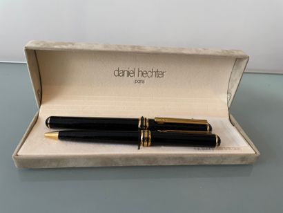 Daniel HECHTER Daniel HECHTER

Mister" pen set including: a fountain pen and a bic

In...