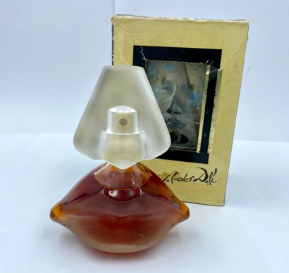 SALVADOR DALI SALVADOR DALI 

Spray bottle featuring the mouth and nose, inspired... Gazette Drouot