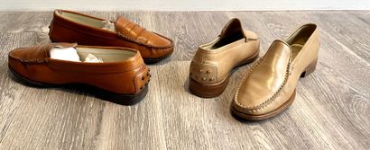 TOD'S TOD'S

Lot including: 

PAIR OF MOCASSINS in camel leather 

T. 35 1/2 

(wear,...
